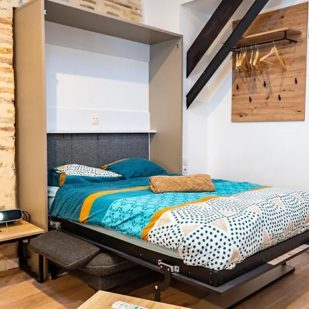 Les Du Castillet Apartment