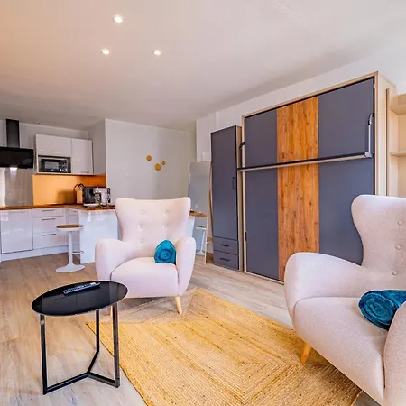 Les Du Castillet Apartment *